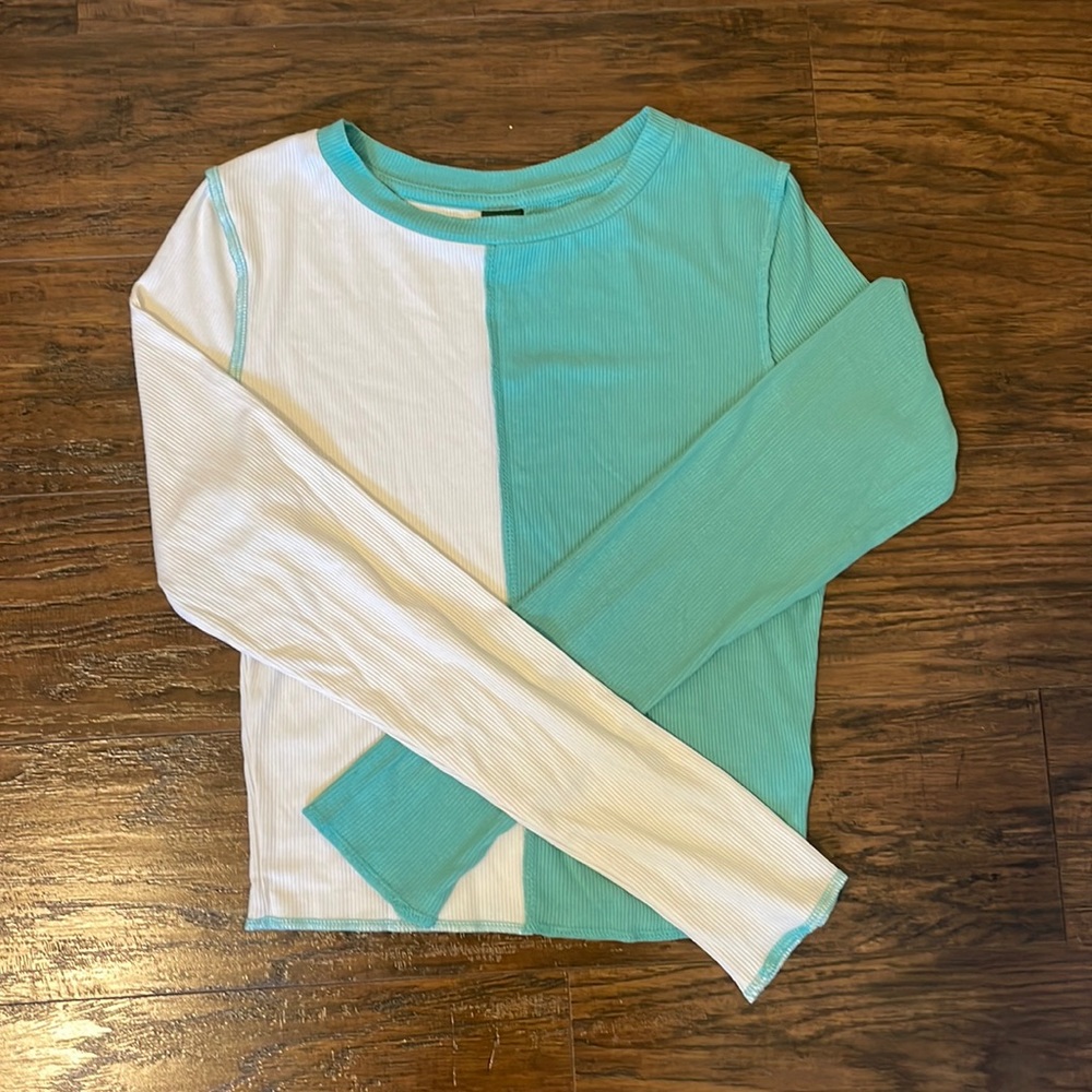 Wild fable long sleeve crop top- size small